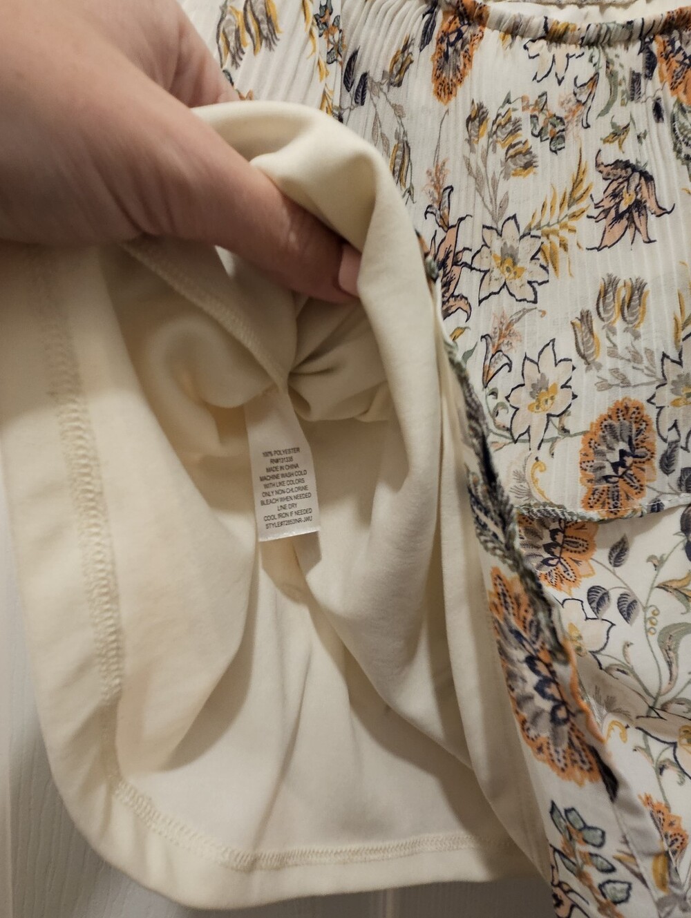 NWT Boho Socialite White Floral Off-Shoulder Ruffle Blouse with Mustard & Olive - Picture 5 of 6